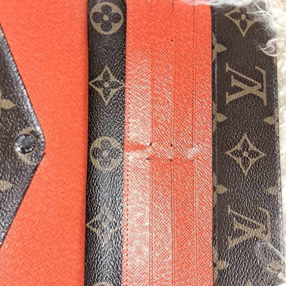LV Marie Wallet - Picture 9 of 11